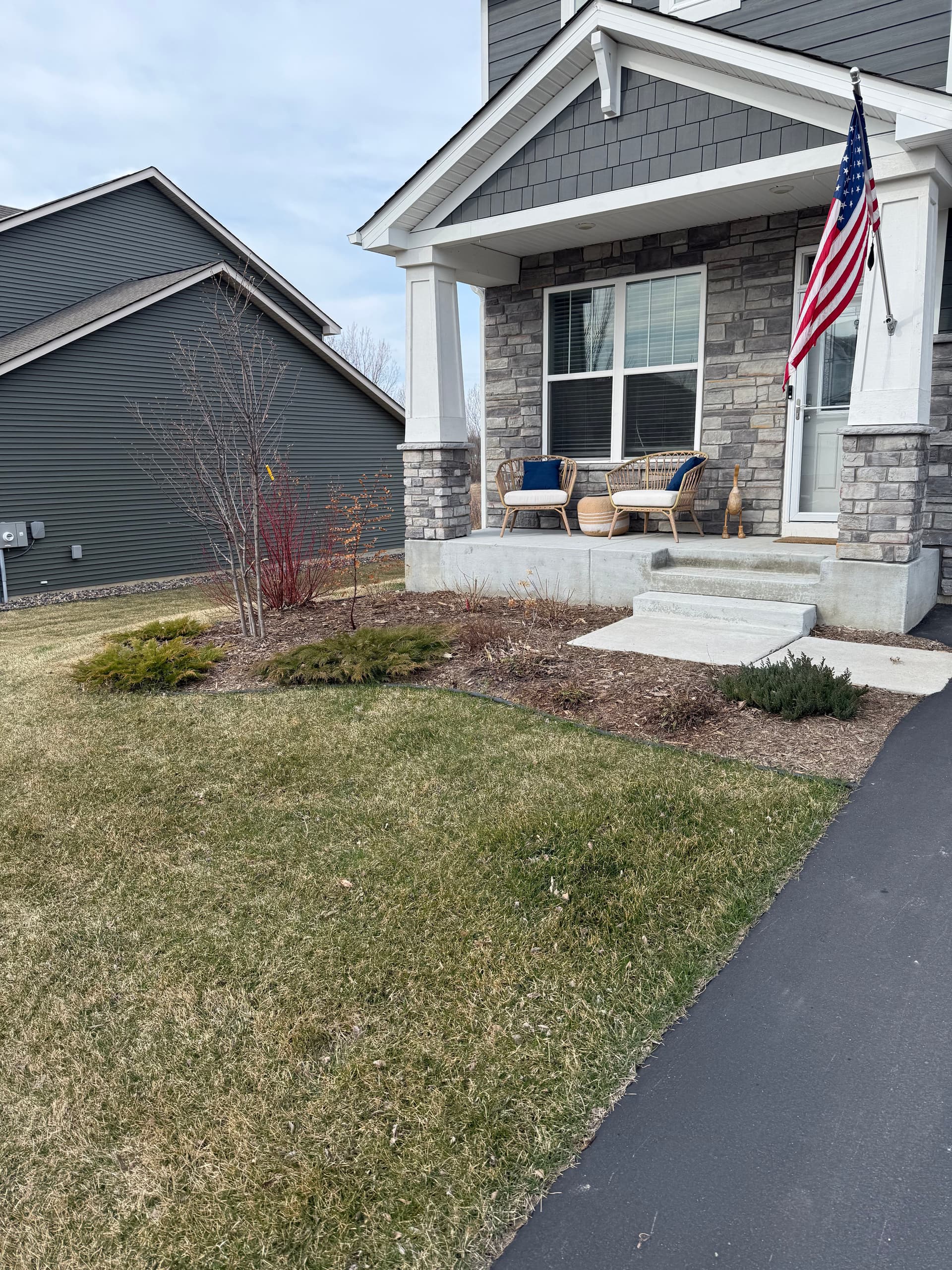 Gallery photos for Fresh Mulch Installation Pulls This Prior Lake Front Yard Together: Image #1